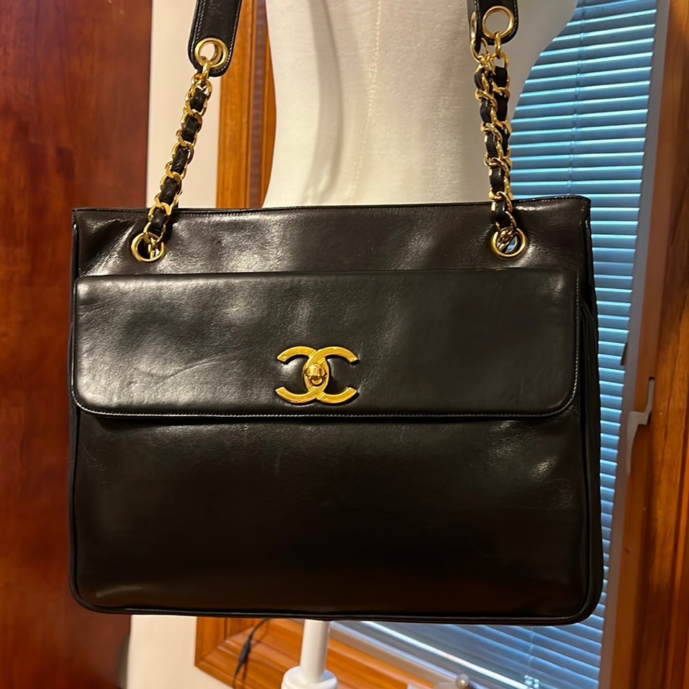 AUTHENTIC  CHANEL Purse
